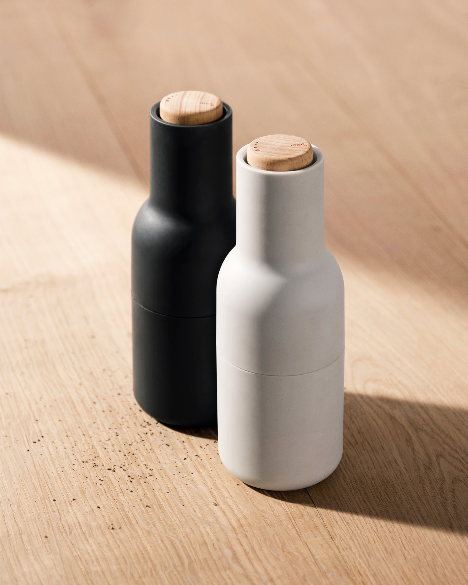 Bottle Grinder- Set of 2- Ash, Carbon / Beech