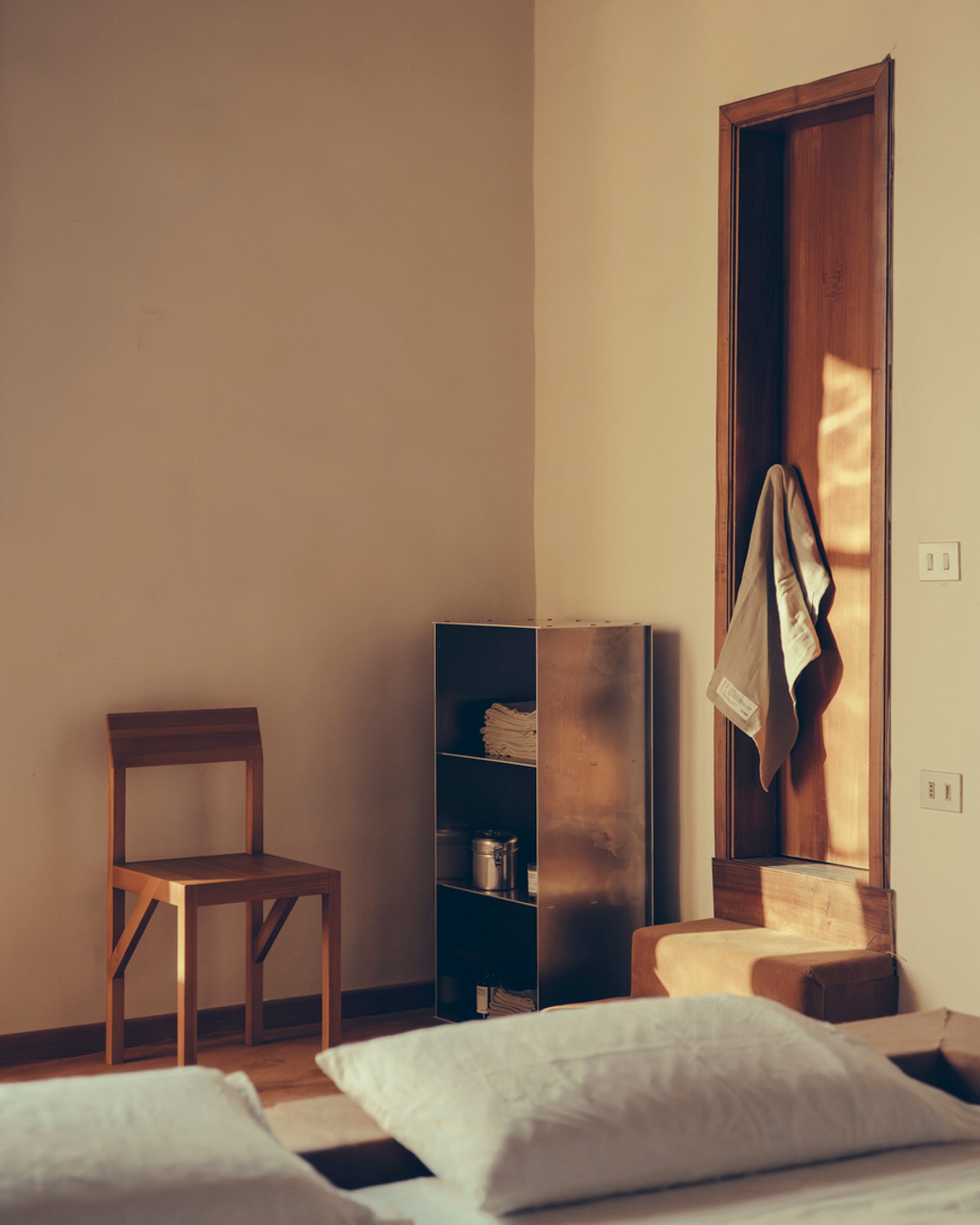 BRACKET CHAIR - Warm Brown