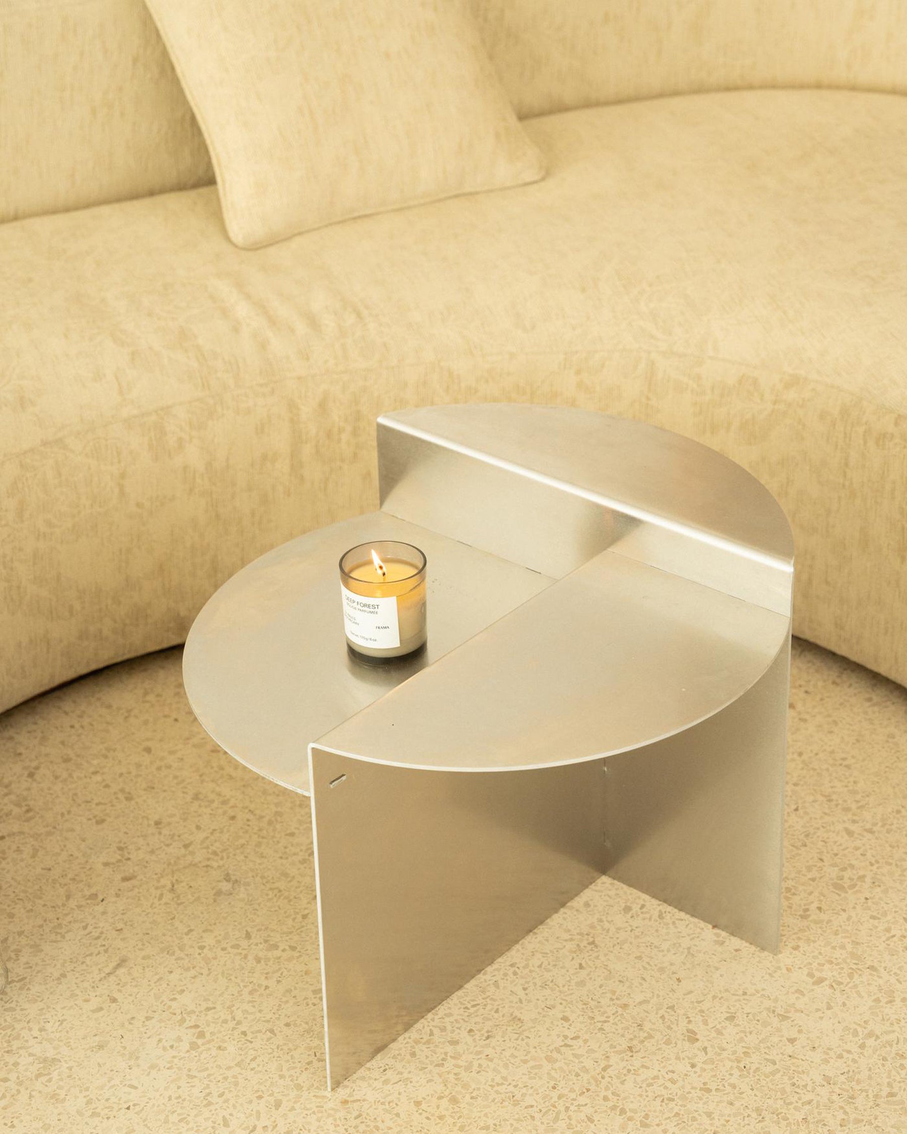 RIVET SIDETABLE