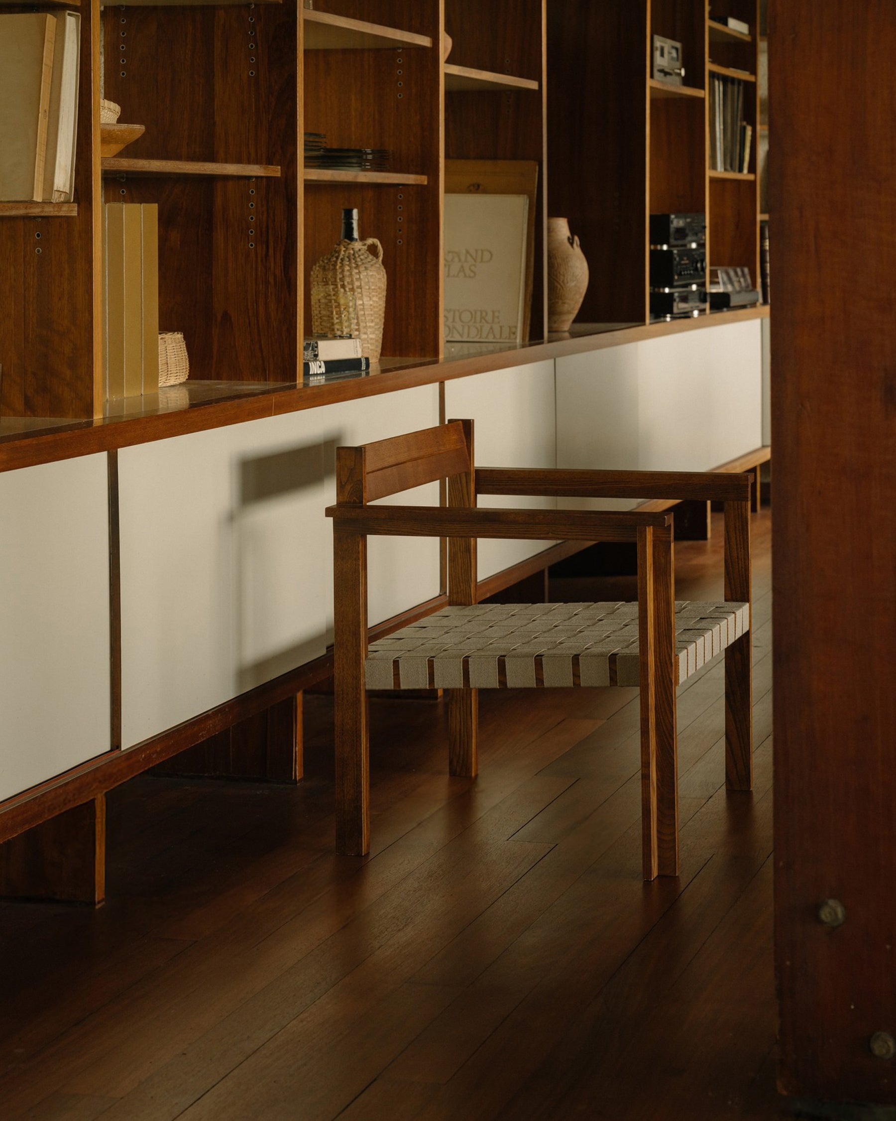 SYMMETRY EASY CHAIR - Ash Wood / Oat Fabric