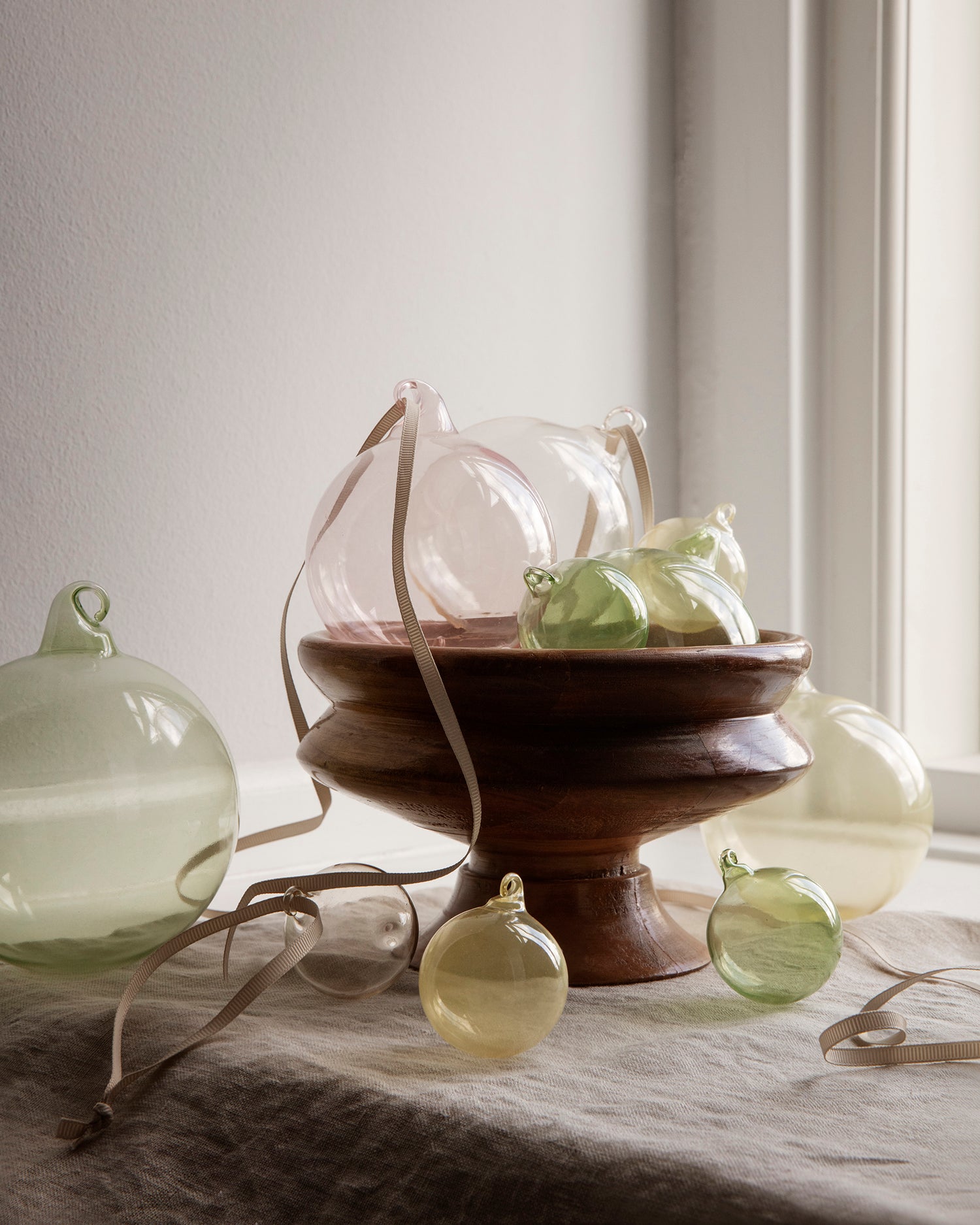 Glass Baubles - L - Set of 4 - Mixed Light