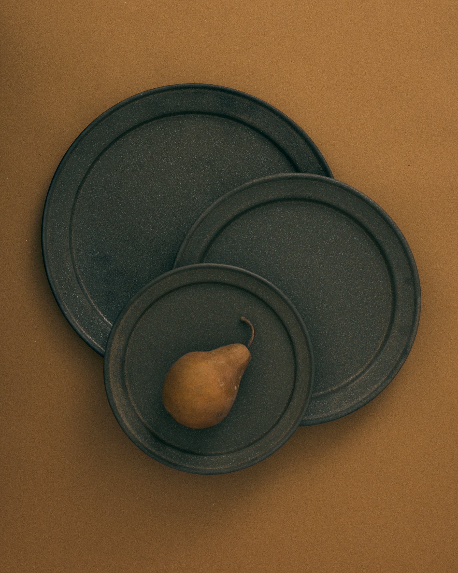 Narrow Rim Plate Medium - Copper Brown