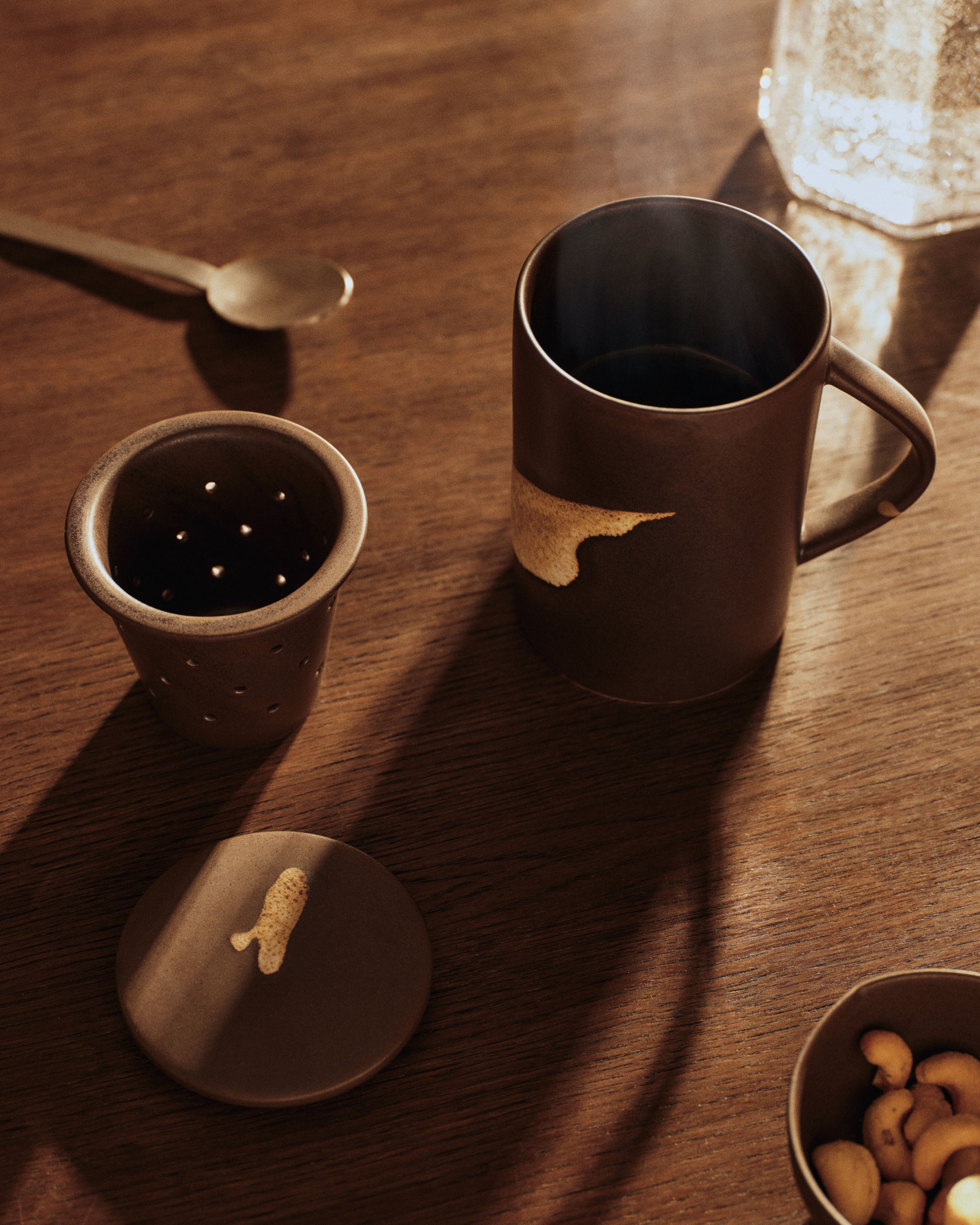 Koyo Tea Mug with Infuser Set - Dark Brown/Buff