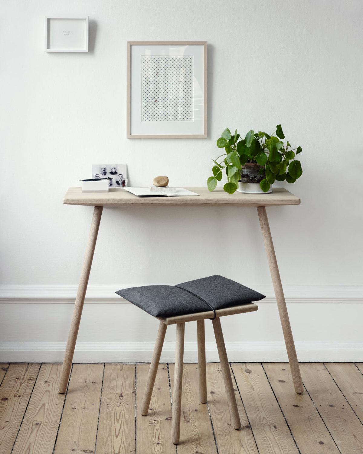 Georg Stool - Oak/Wool/Dark Grey