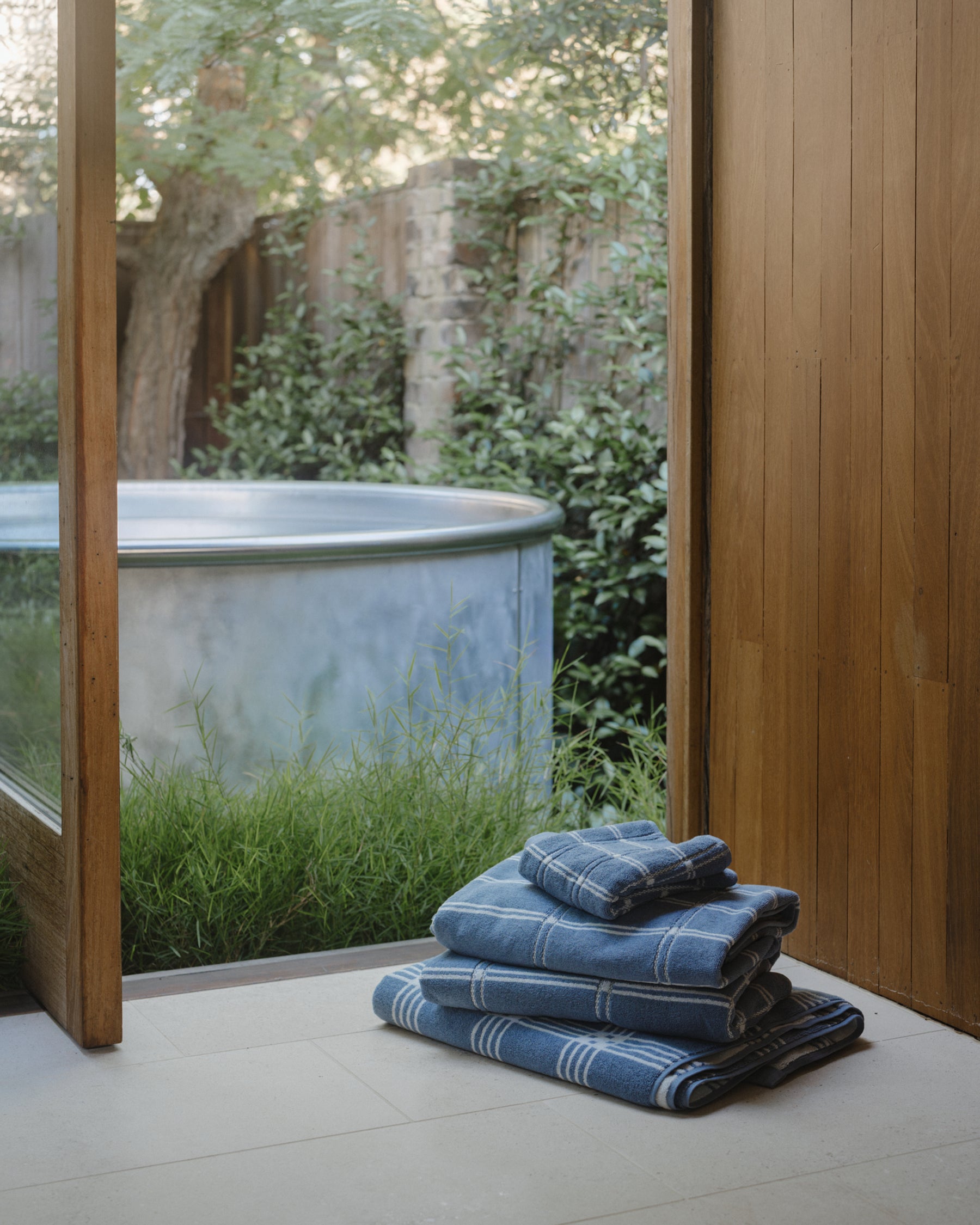 Sorn Bath Towel - Celeste / Chalk
