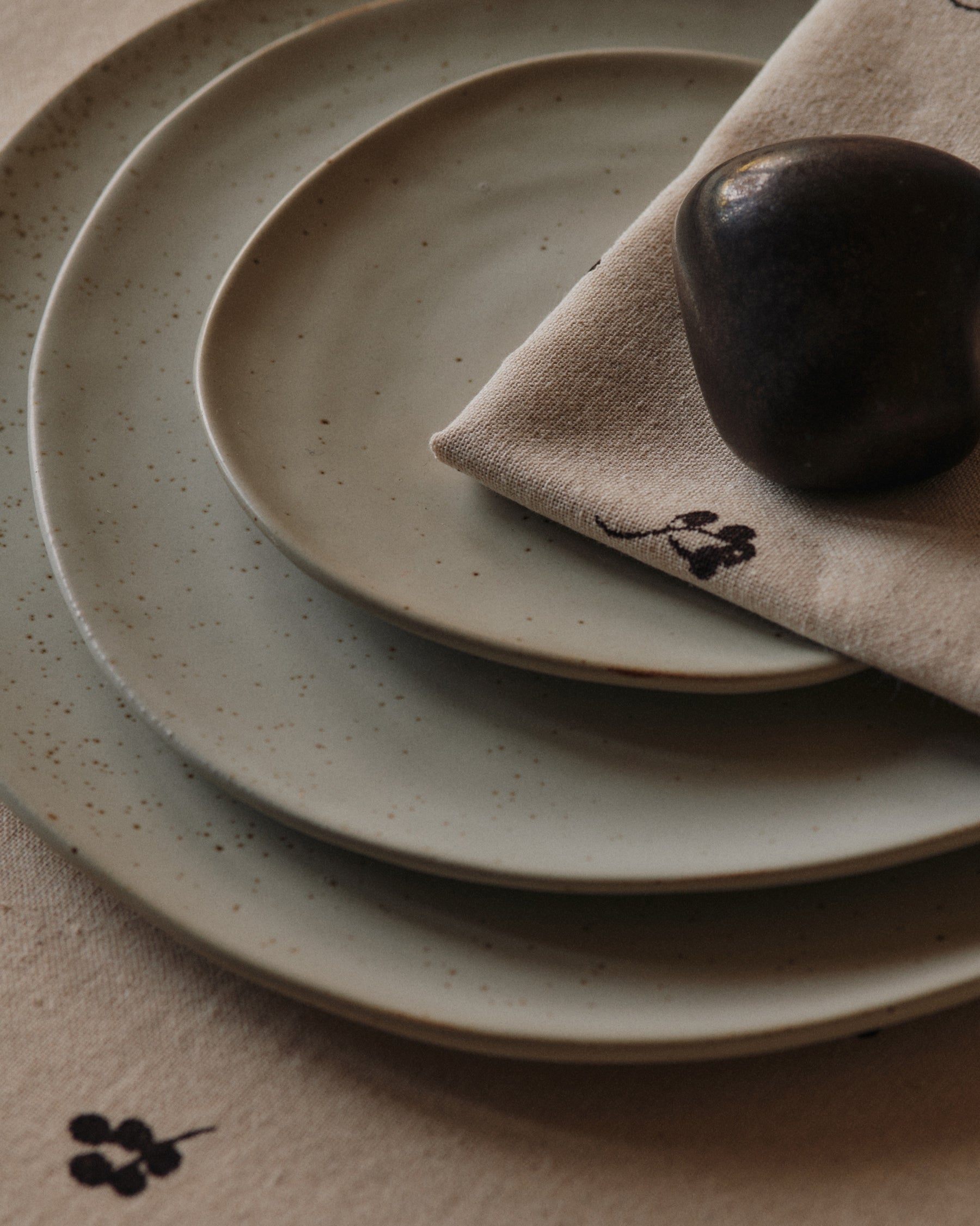 Baies Napkins Set of 4 - Natural/Dark Chocolate