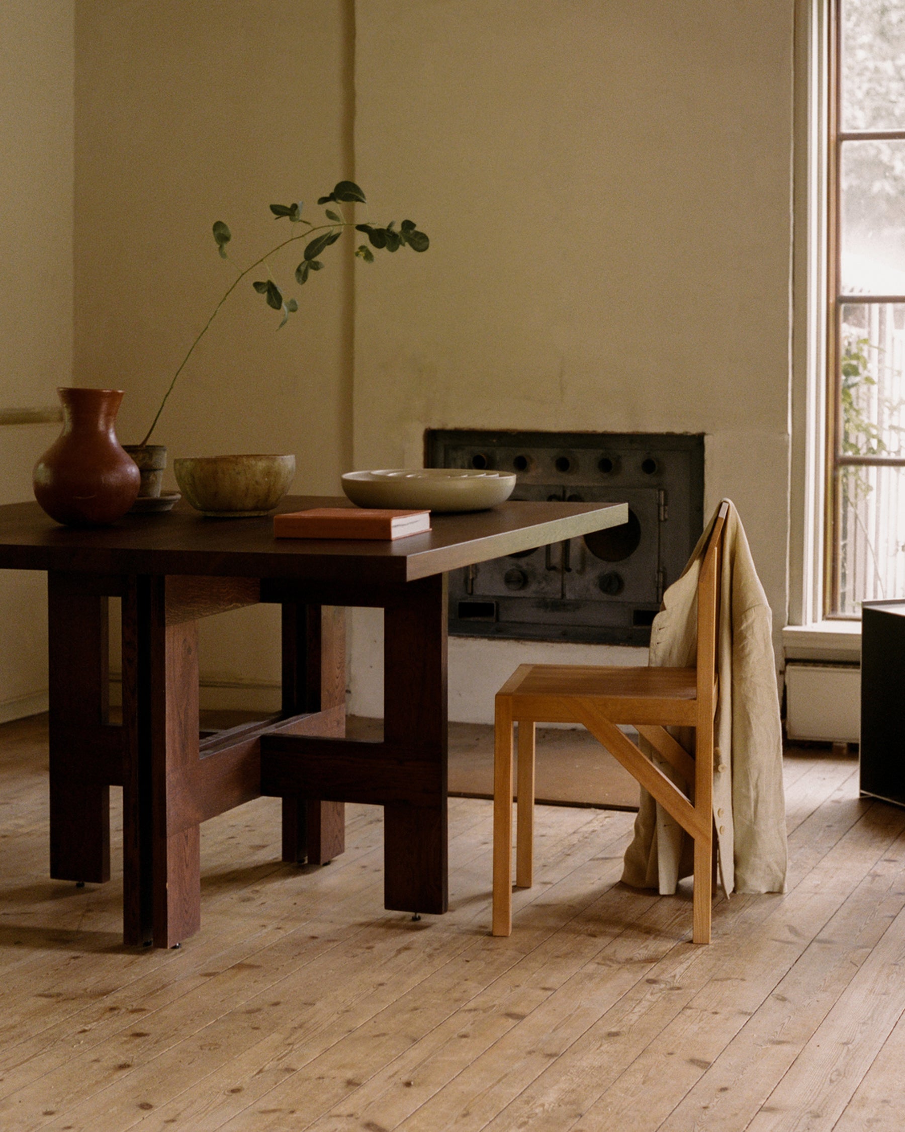 BRACKET CHAIR - Warm Brown