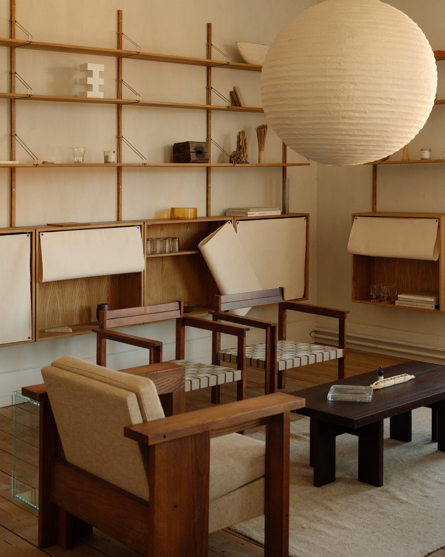 SYMMETRY EASY CHAIR - Ash Wood / Oat Fabric