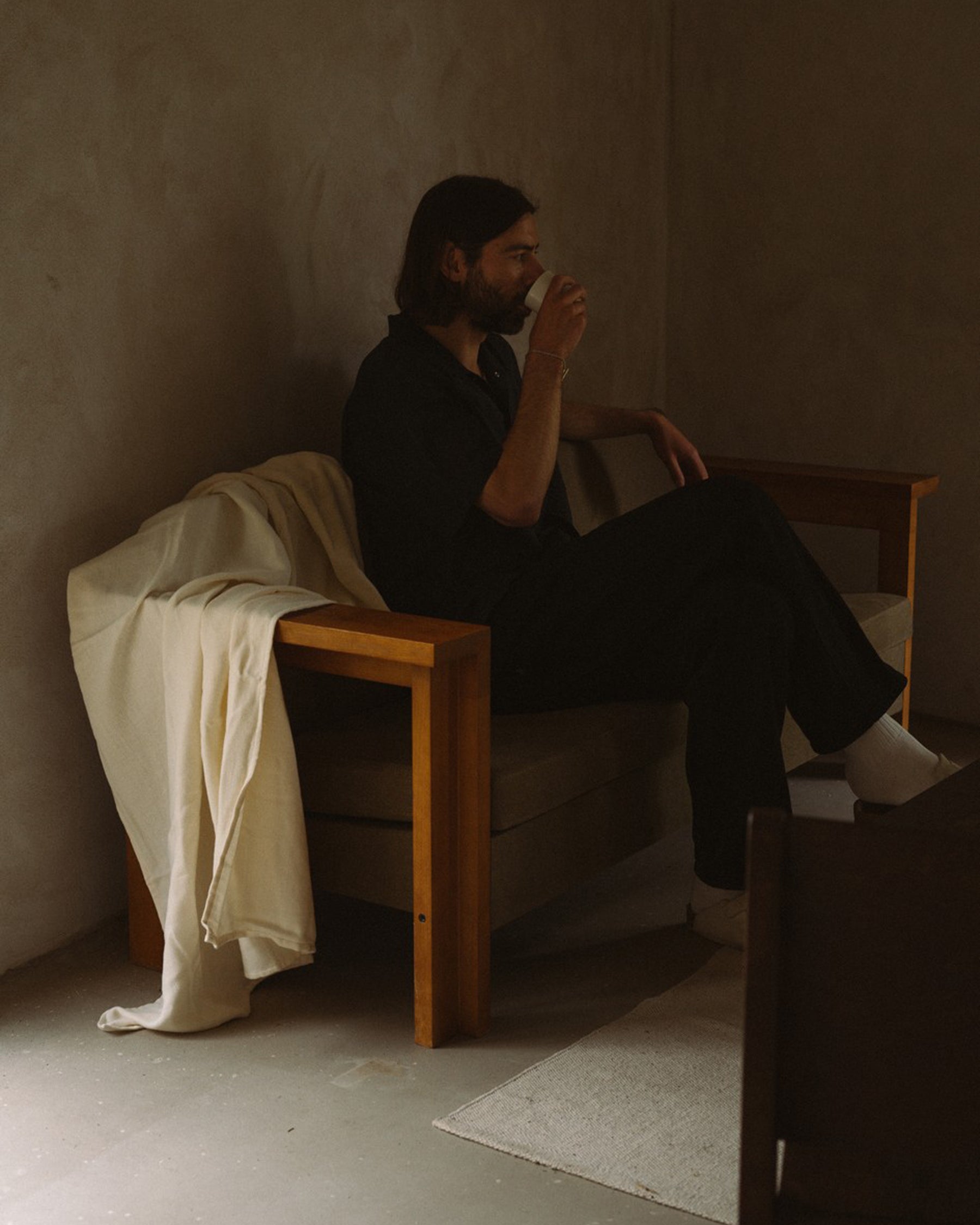 SYMMETRY COUCH - Ash Wood / Oat Fabric