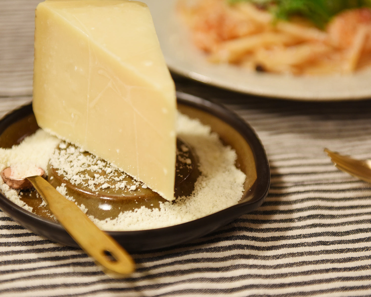 Mujun Suri Plate - Black